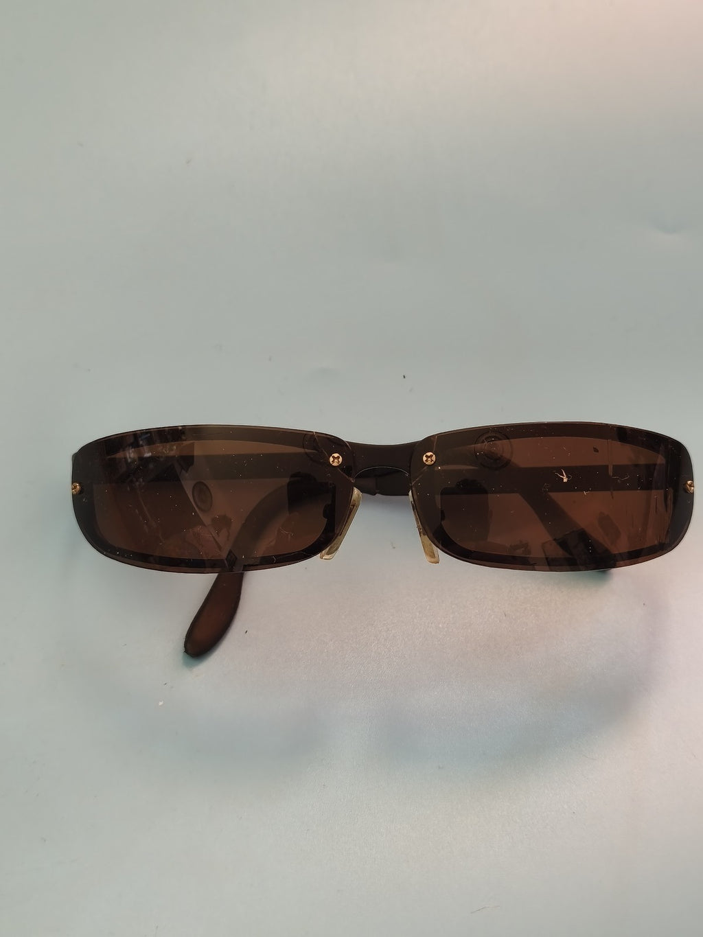 Paire de lunettes de soleil rétro vintage, accessoire ancien pour collectionneur
