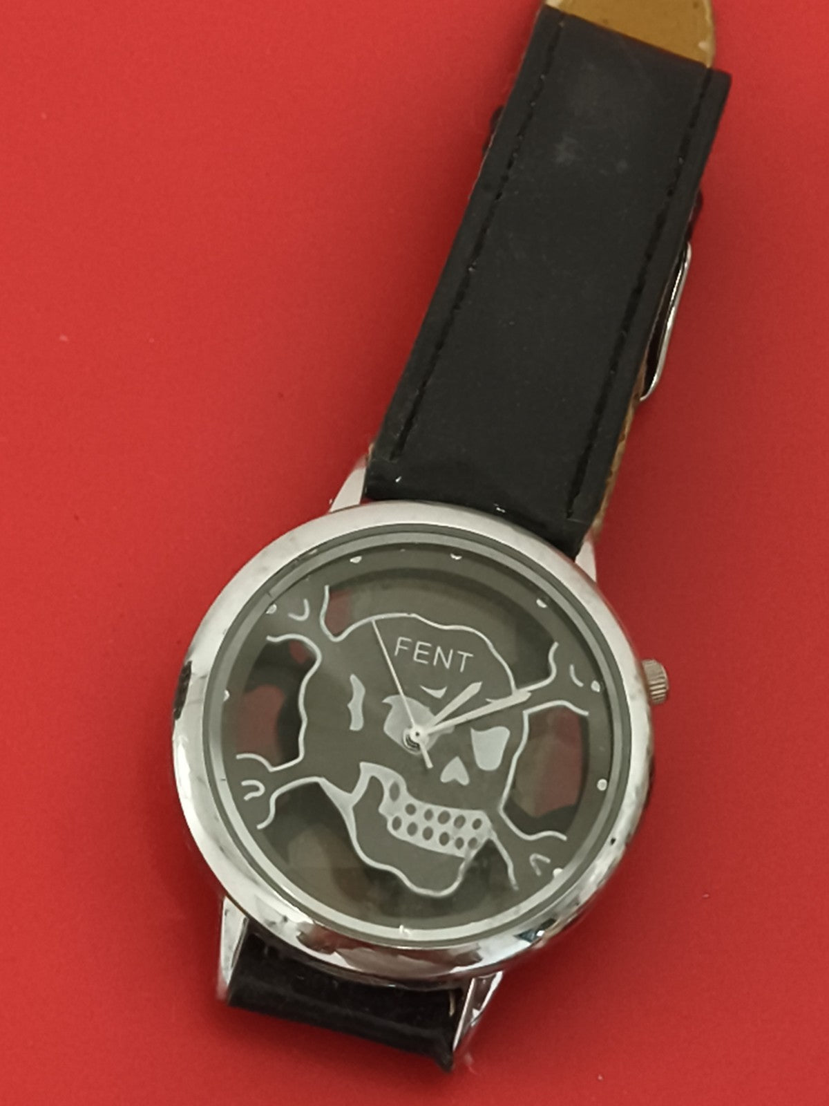 Montre ancienne Fent cadran tête de mort, bracelet noir, montre vintage rétro