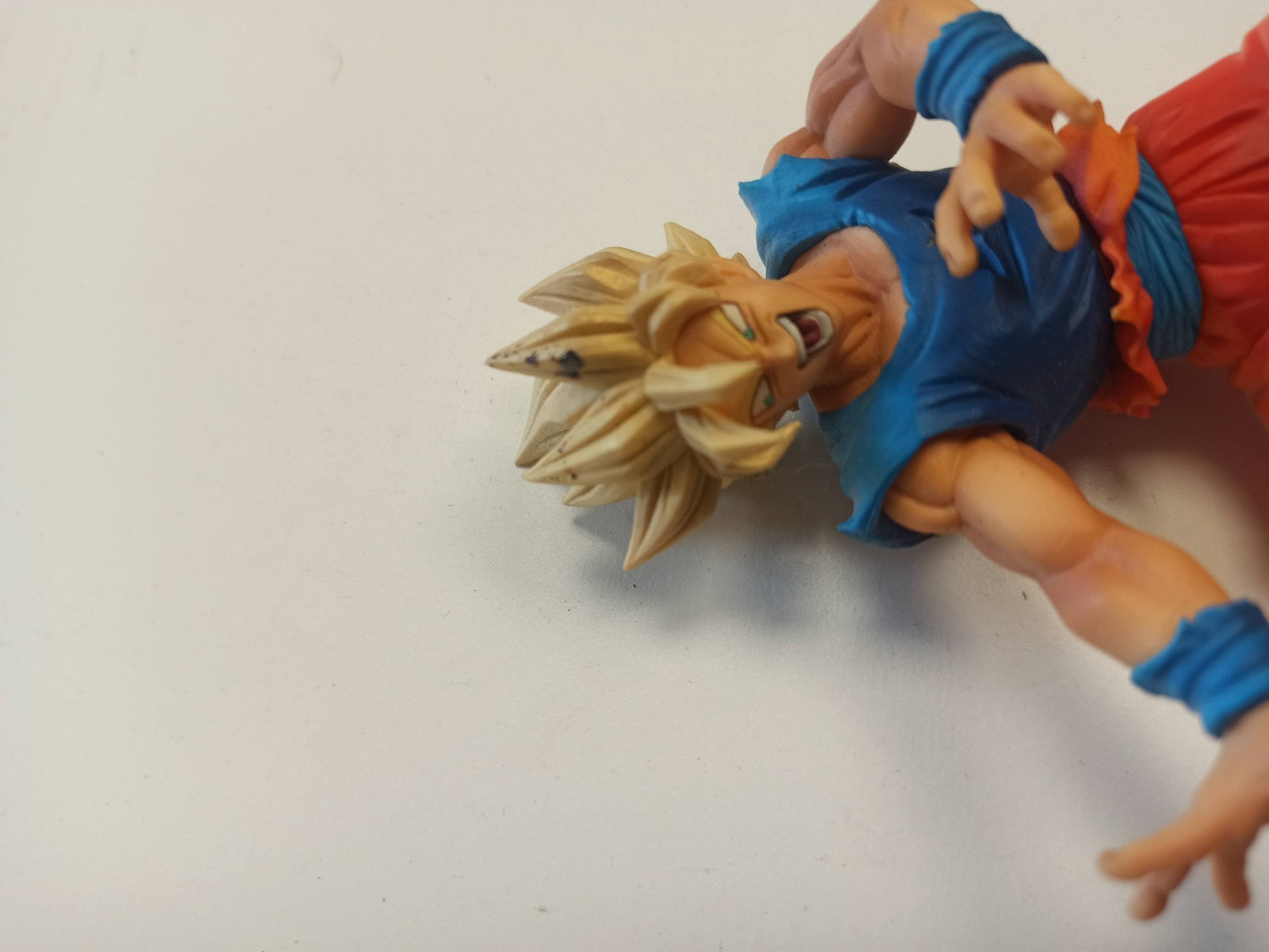Figurine Goku Super Saiyan Banpresto DXF Dragon Ball Z 14cm articulée