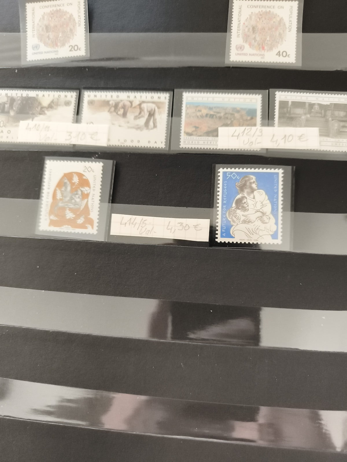 Timbres ONU United Nations 20c 40c 50c thématiques humanitaires philatélie