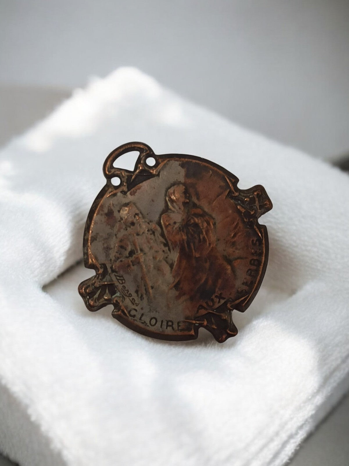Médaille religieuse ancienne bronze patiné, objet sacré vintage rétro