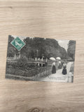 Carte postale ancienne CPA Maisons-Laffitte parc animation élégantes vintage