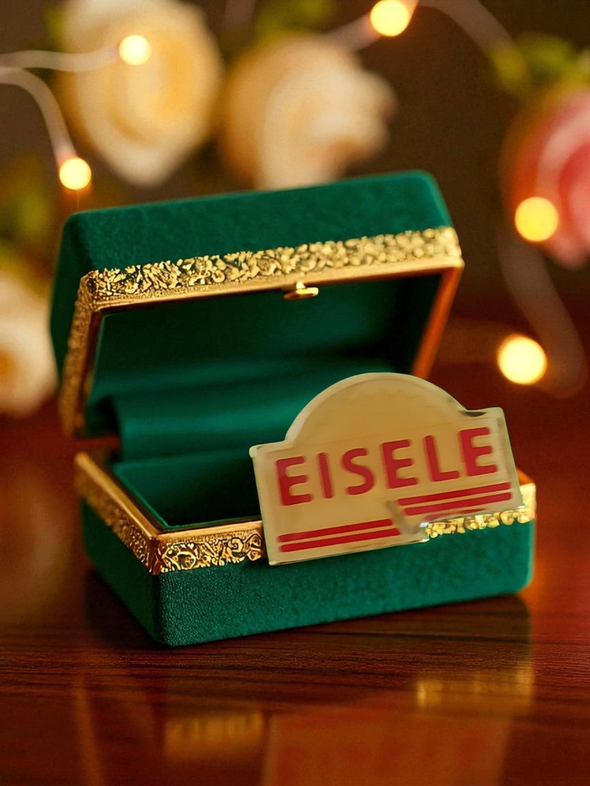 Pin's publicitaire EISELE vintage édition limitée, logo rouge crème rétro