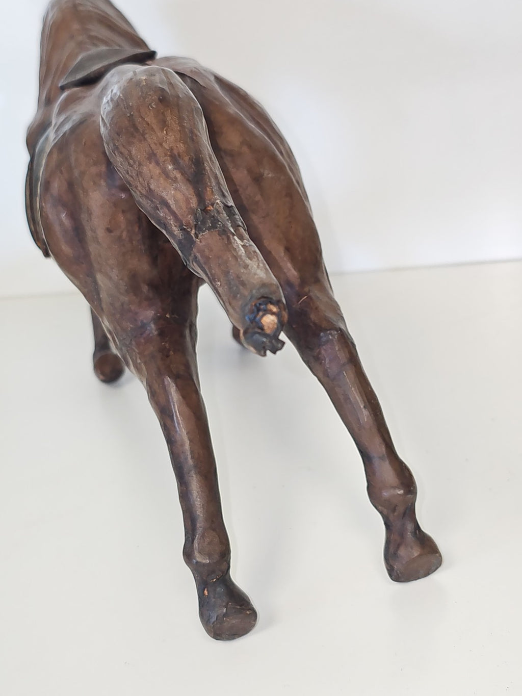 Figurine cheval ancien en cuir vintage années 70 déco rétro collection équestre