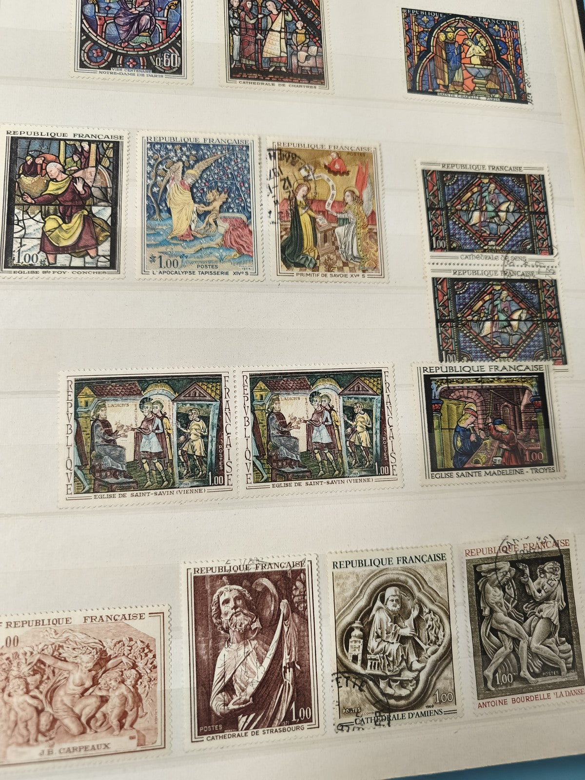 Lot anciens timbres France oblitérés vitraux monuments églises art religieux