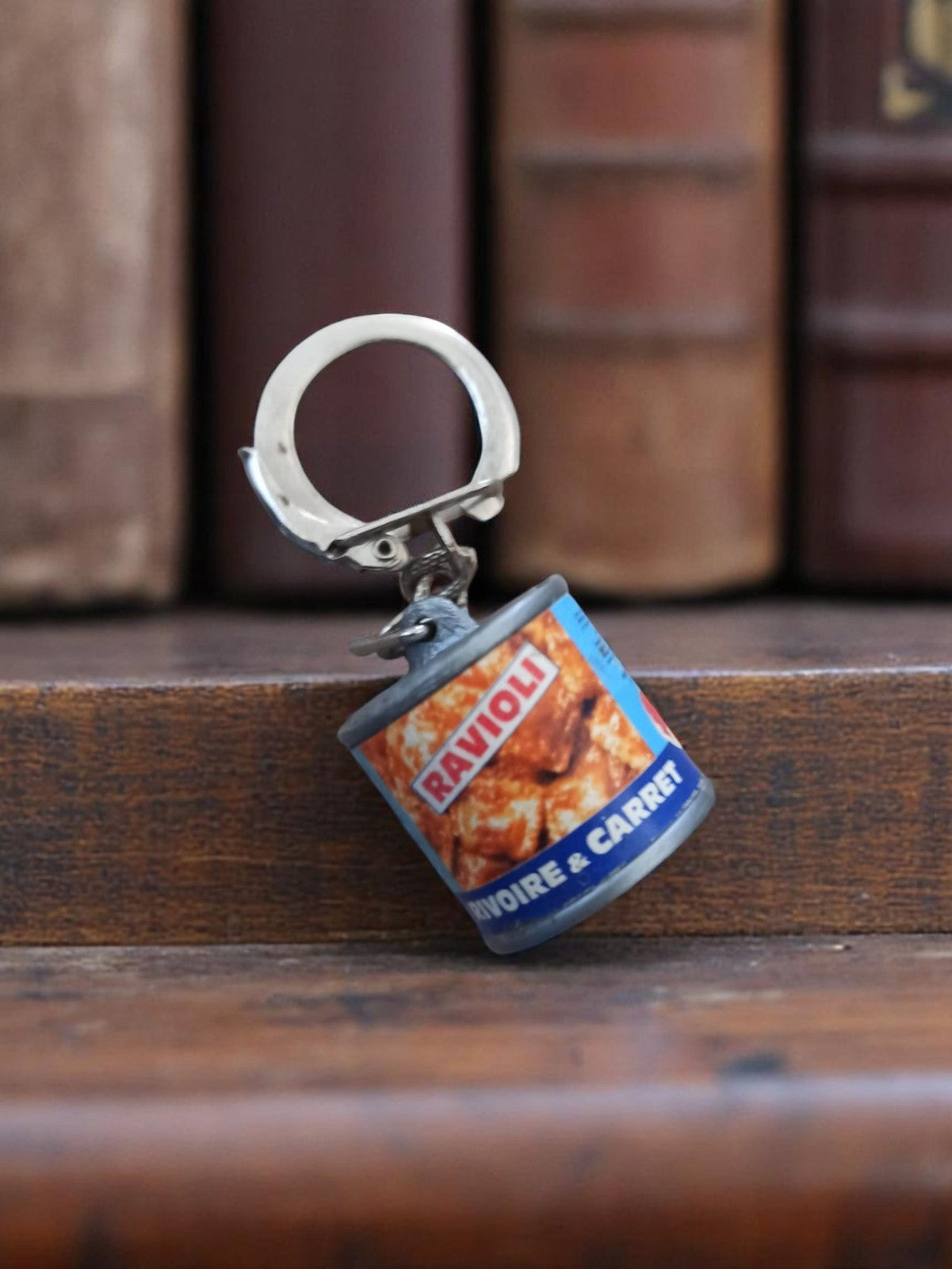 Porte-clés vintage métal boîte Ravioli Ivoire & Carret pub rétro années 70