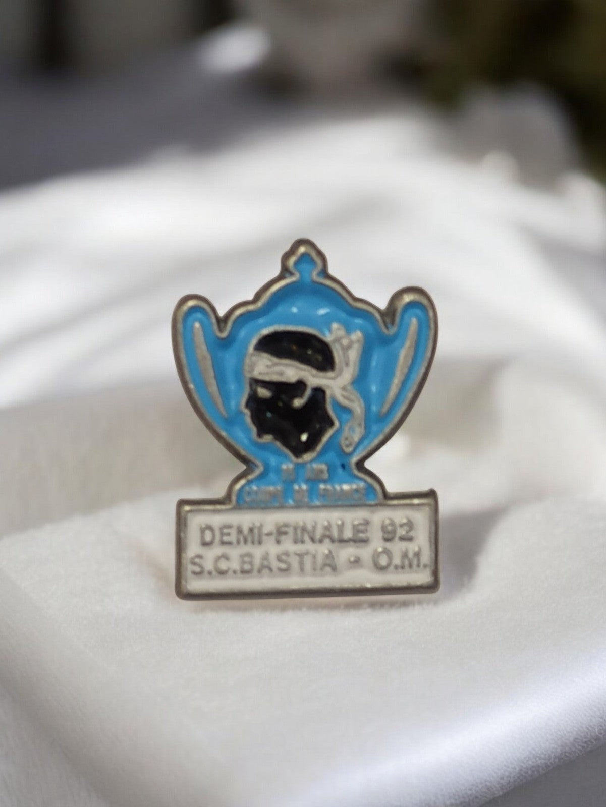 Pin's ancien Coupe de France Bastia OM 1992 Demi-finale football vintage badge