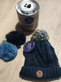 Bonnet Cabaia bleu marine 3 pompons interchangeables neuf avec boîte
