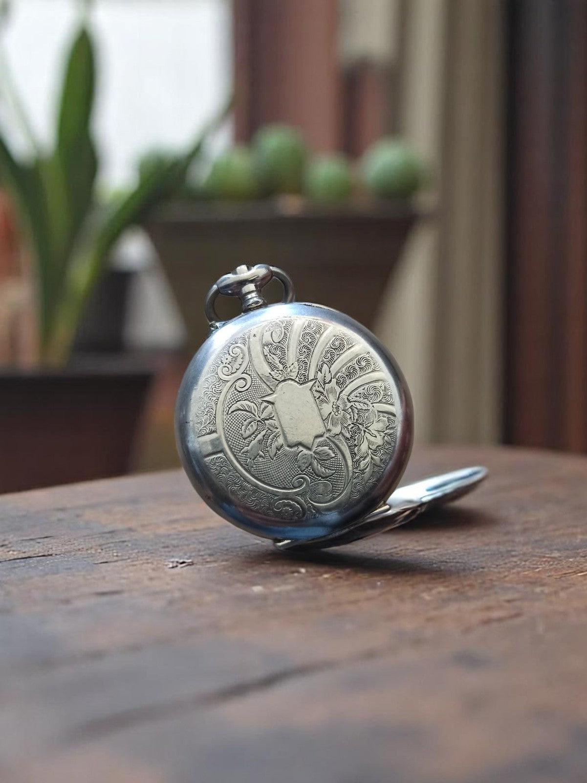 Montre à gousset ancienne cadran émail chiffres noirs vintage métal à déterminer