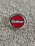 Pin's vintage Casino rond rouge blanc logo ancien badge publicitaire (Ref 11)