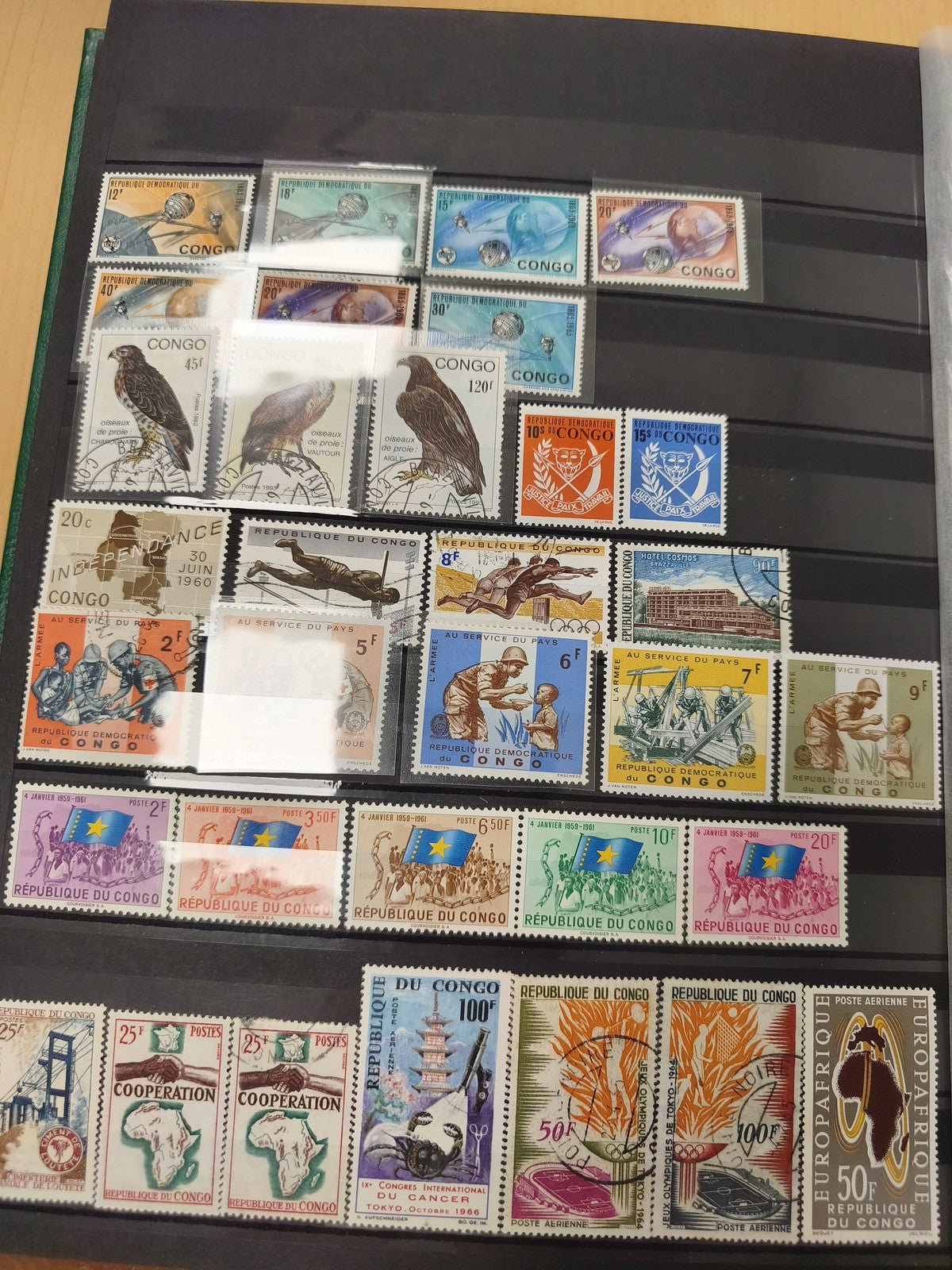 Lot timbres République du Congo divers motifs couleurs variées philatélie