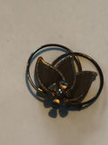 Broche vintage motif fleur et feuilles, finition métal foncé, bijou rétro