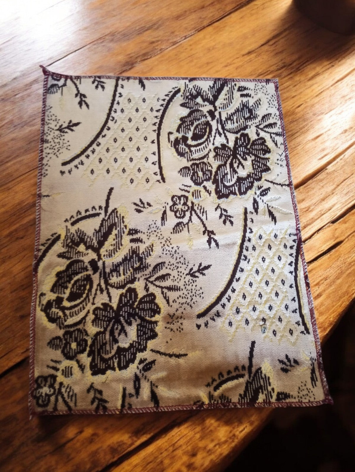 Tissu ancien velours broché religieux jacquard floral liturgique 40x30cm