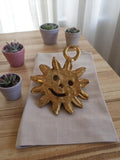 Pendentif soleil vintage métal doré années 50, bijou rétro visage stylisé