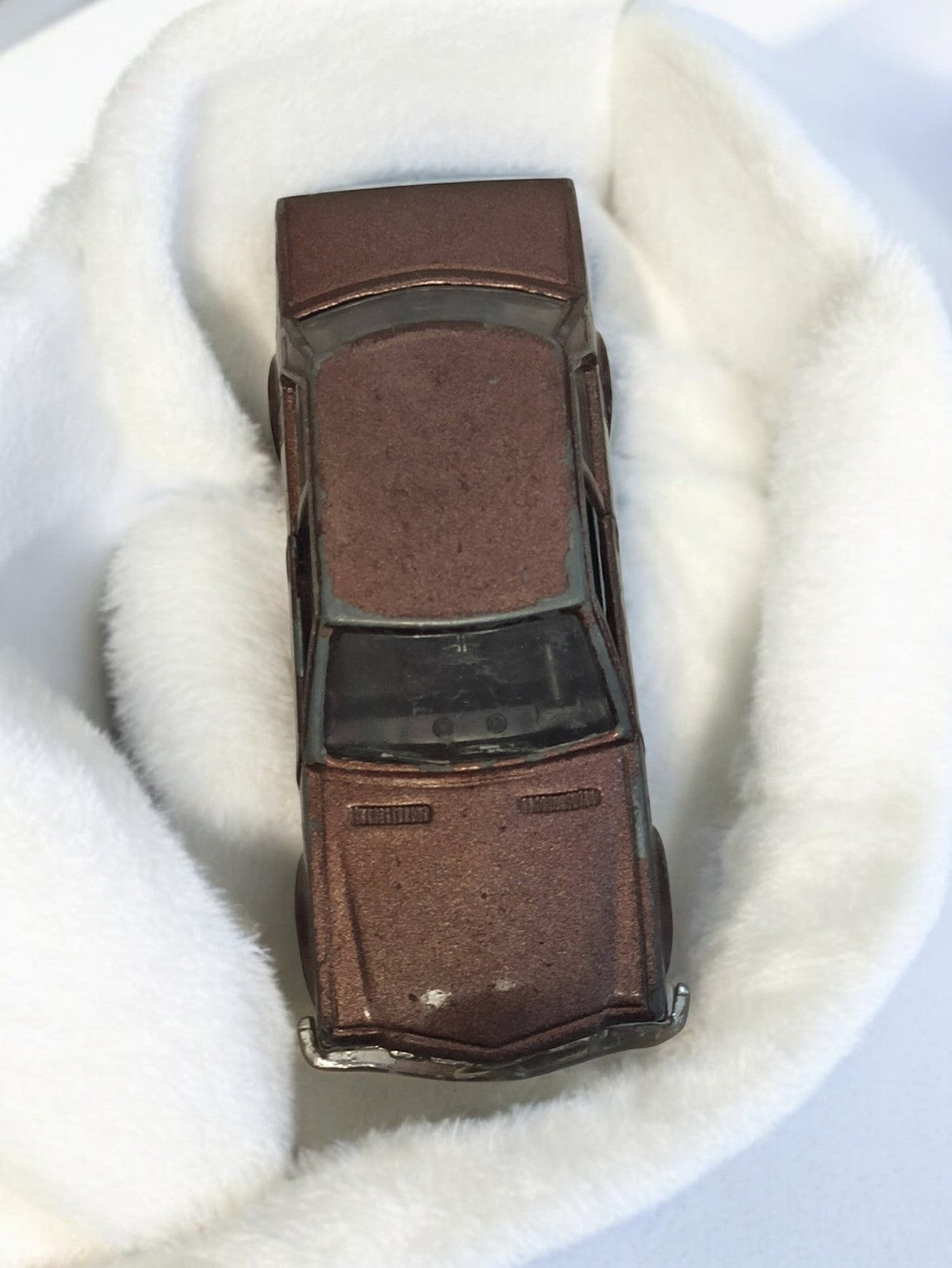 Voiture miniature vintage marron ancien modèle rétro véhicule d?occasion
