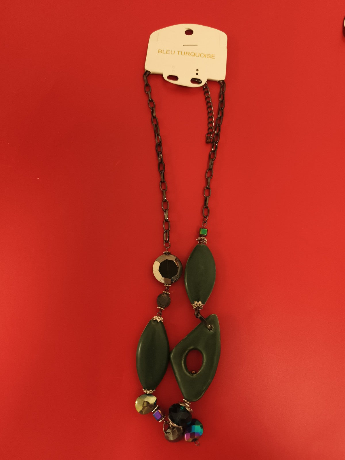 Collier fantaisie vintage Bleu Turquoise perles vertes chaîne noire deadstock