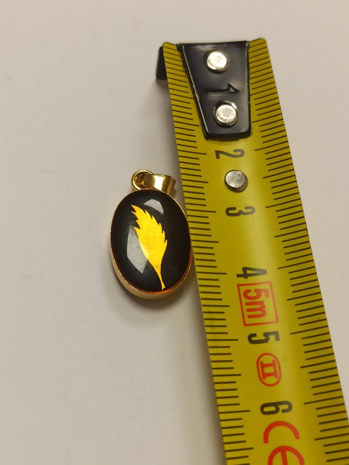 Pendentif vintage ovale plaqué or, motif plume dorée, bijou rétro ancien France