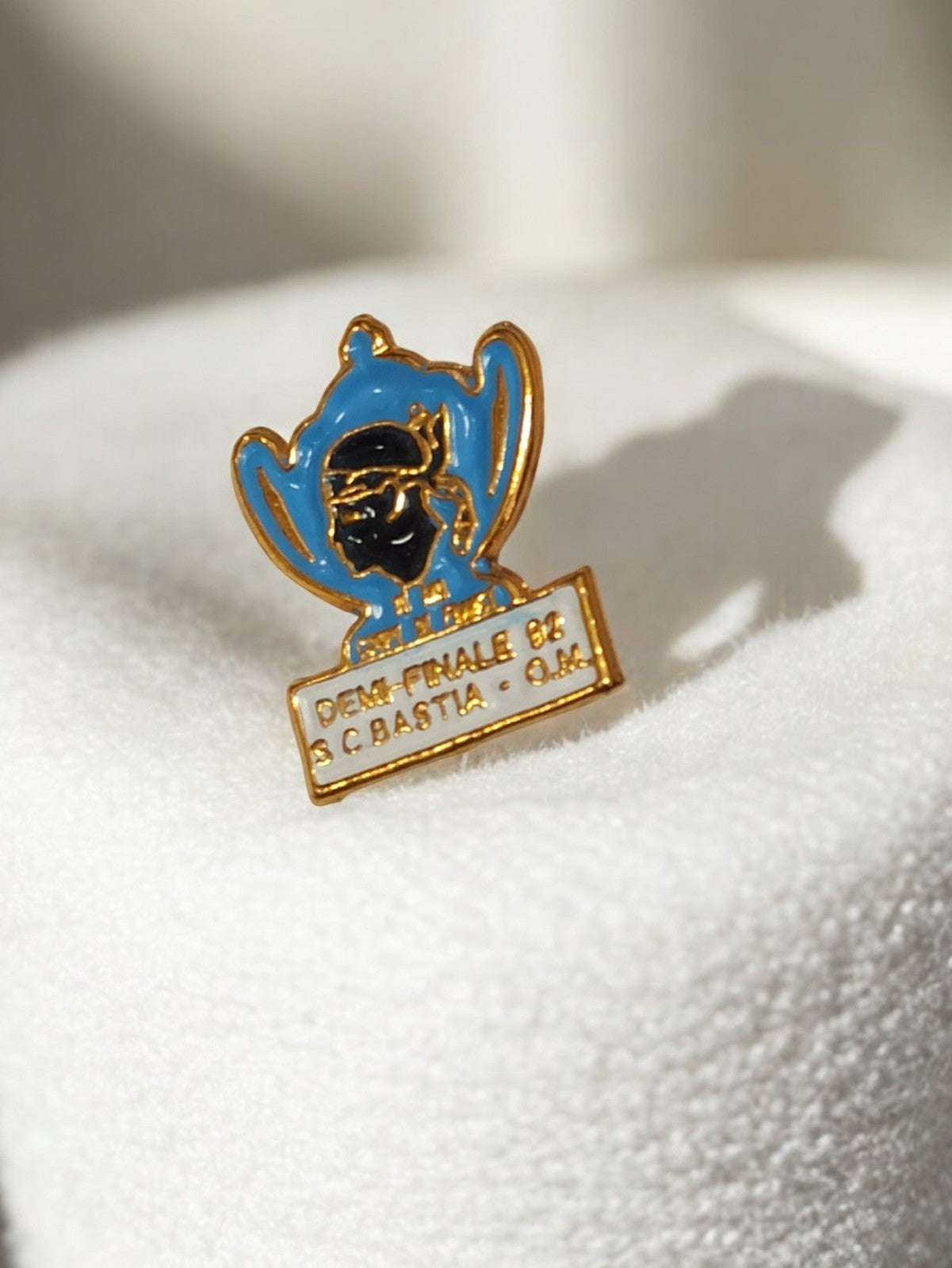 Pin's vintage demi-finale SC Bastia OM trophée bleu football ancien rétro