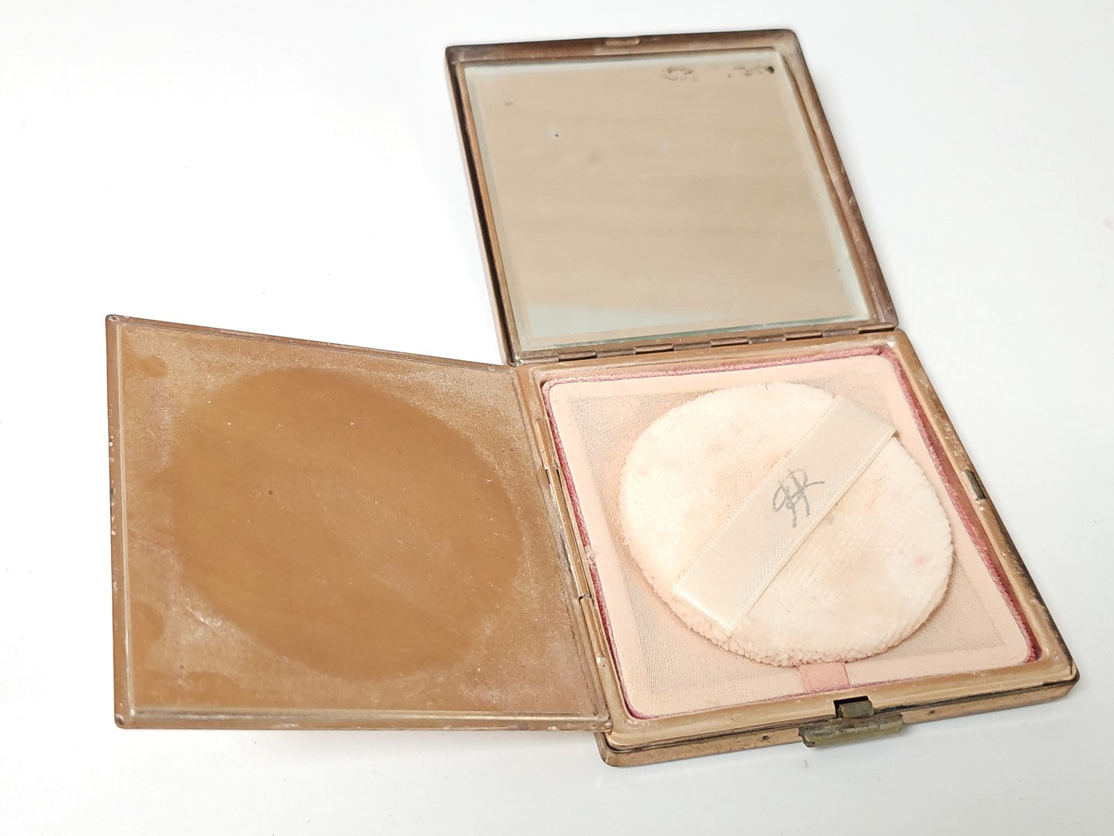 Vintage 1930s engraved gilded metal powder compact retro makeup collector's item
