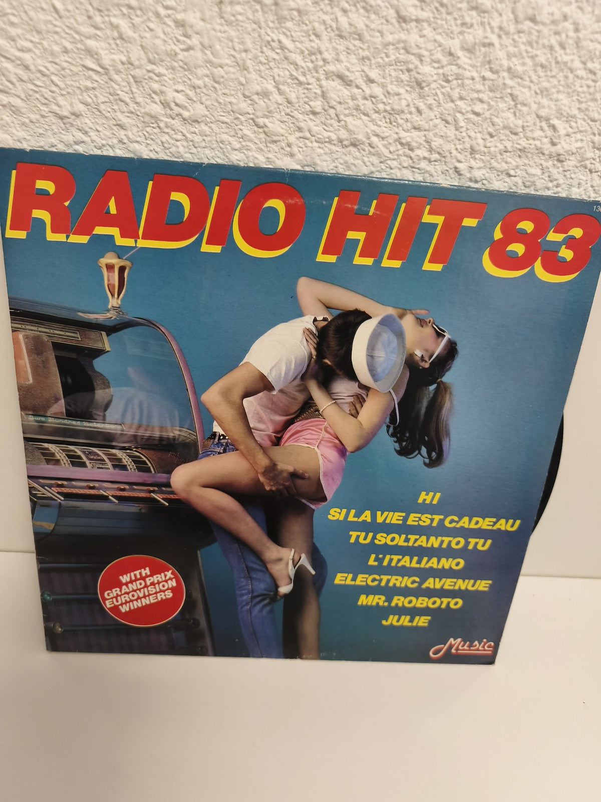 Vinyle 33 tours RADIO HIT 83 compilation pop années 80, pochette couleur