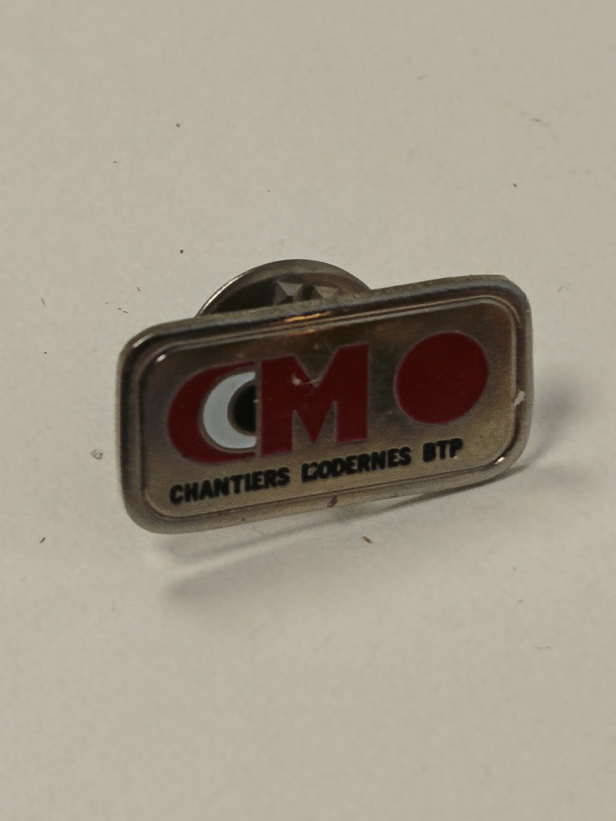 Pin's ancien CMO rétro, badge vintage collection, objet publicitaire original