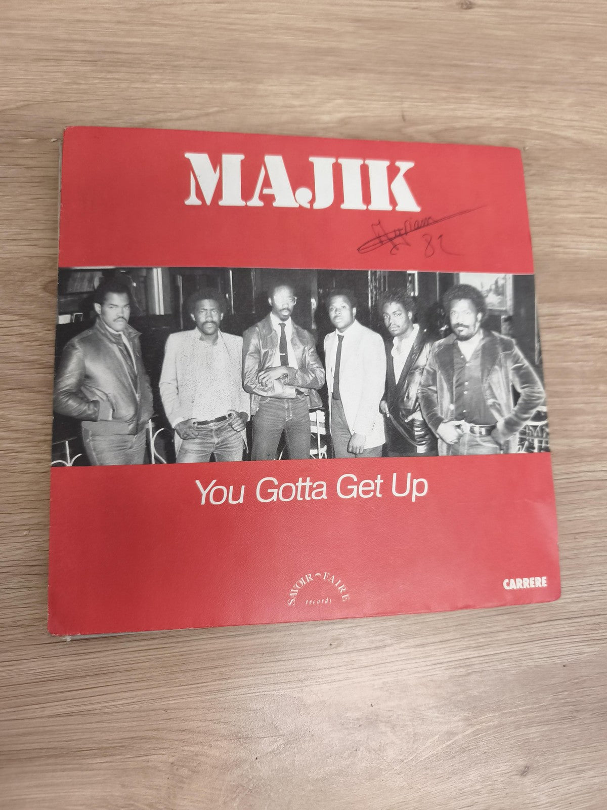 Vinyle 45T MAJIK You Gotta Get Up pochette rouge Carrere dédicacée