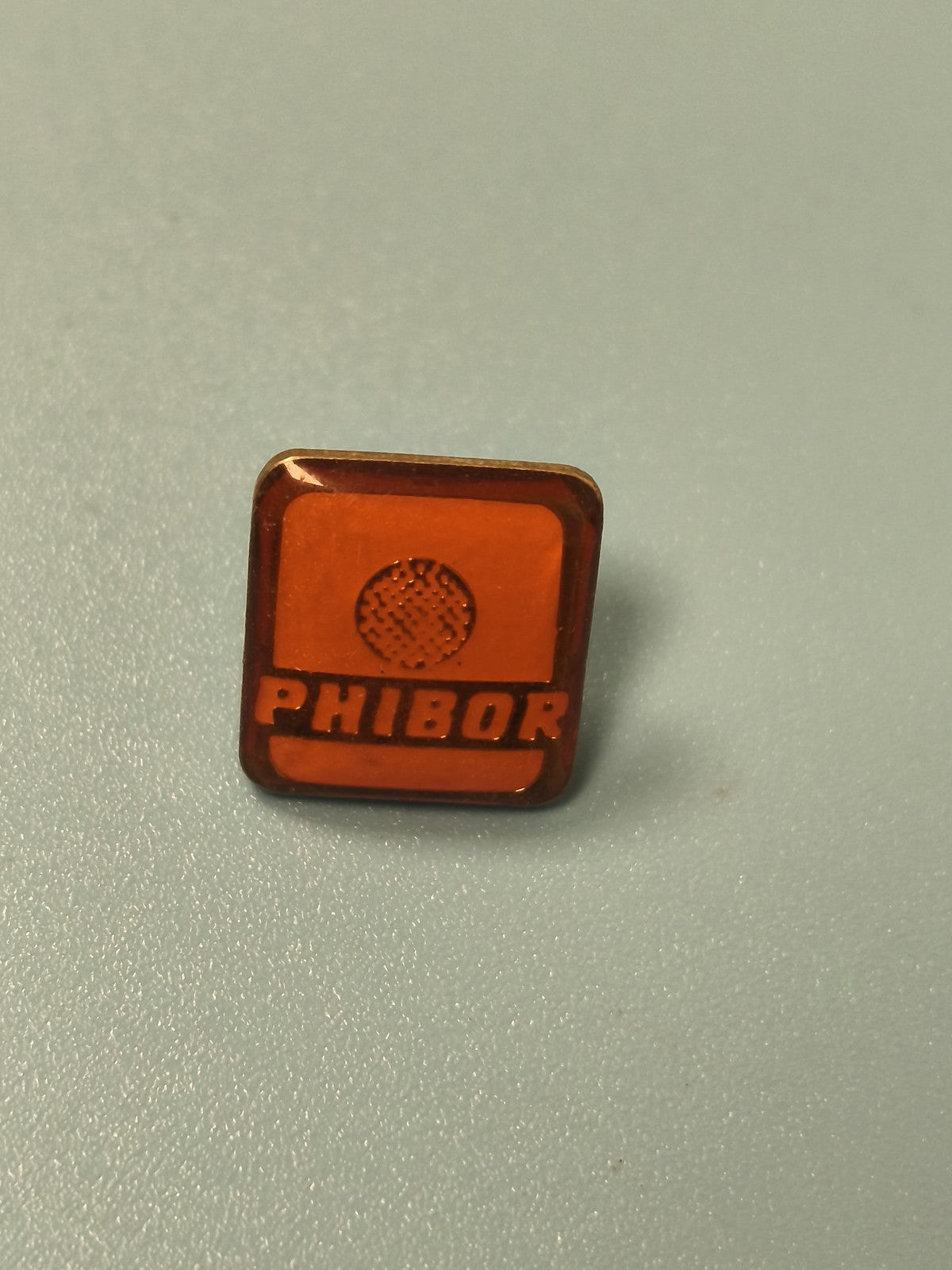Vintage pin's PHIBOR rectangulaire orange logo relief collection (Ref 13)