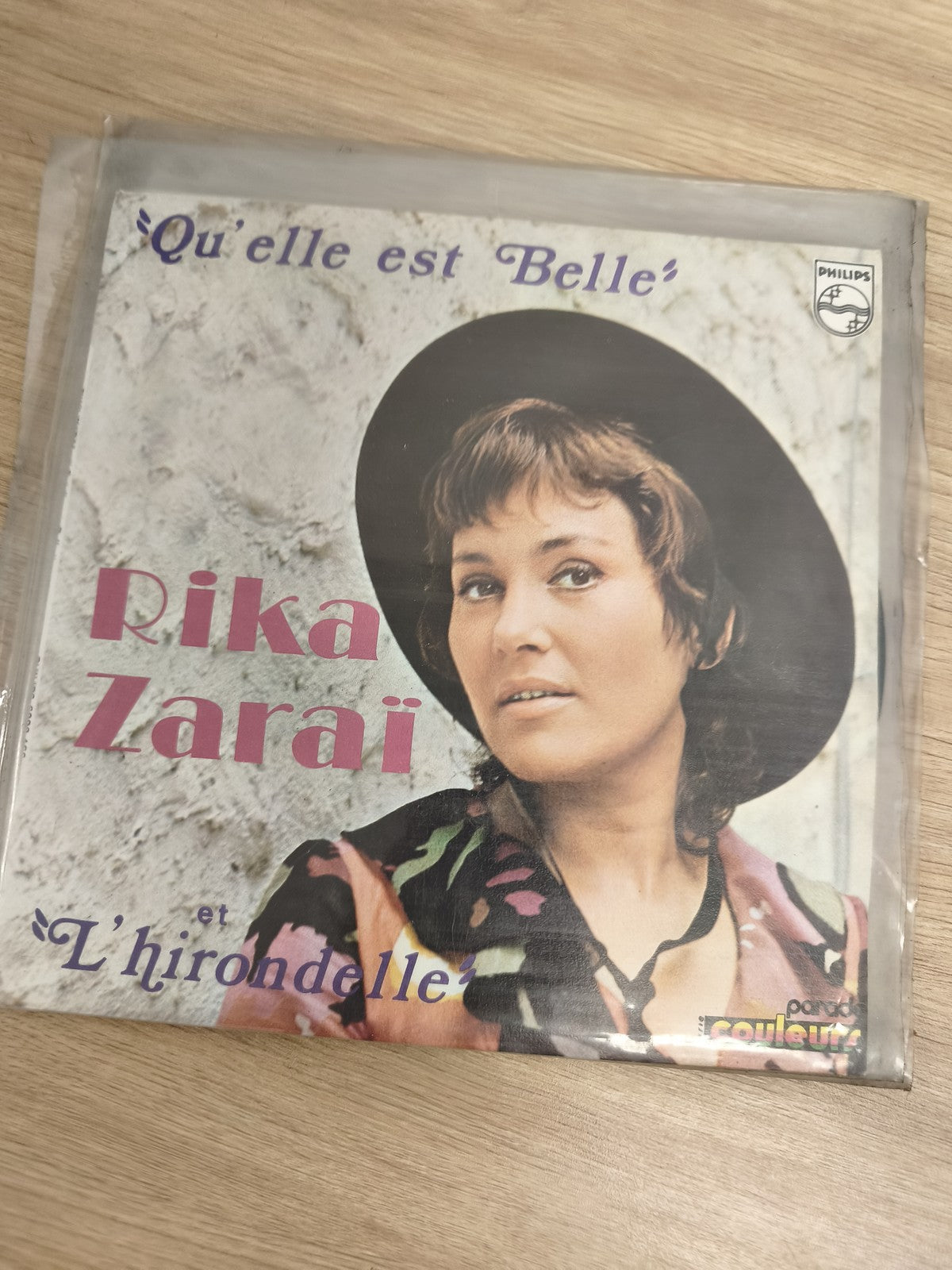 Vinyle 45 tours Rika Zaraï Qu'elle est Belle / L'hirondelle pochette couleurs (R