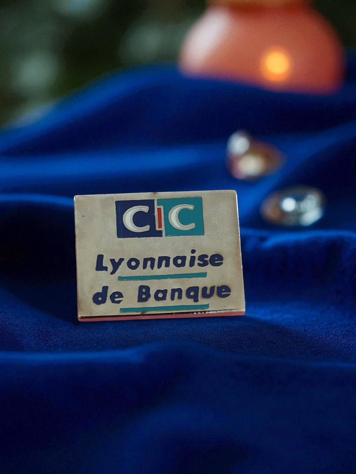 Pin's publicitaire vintage rare en émail