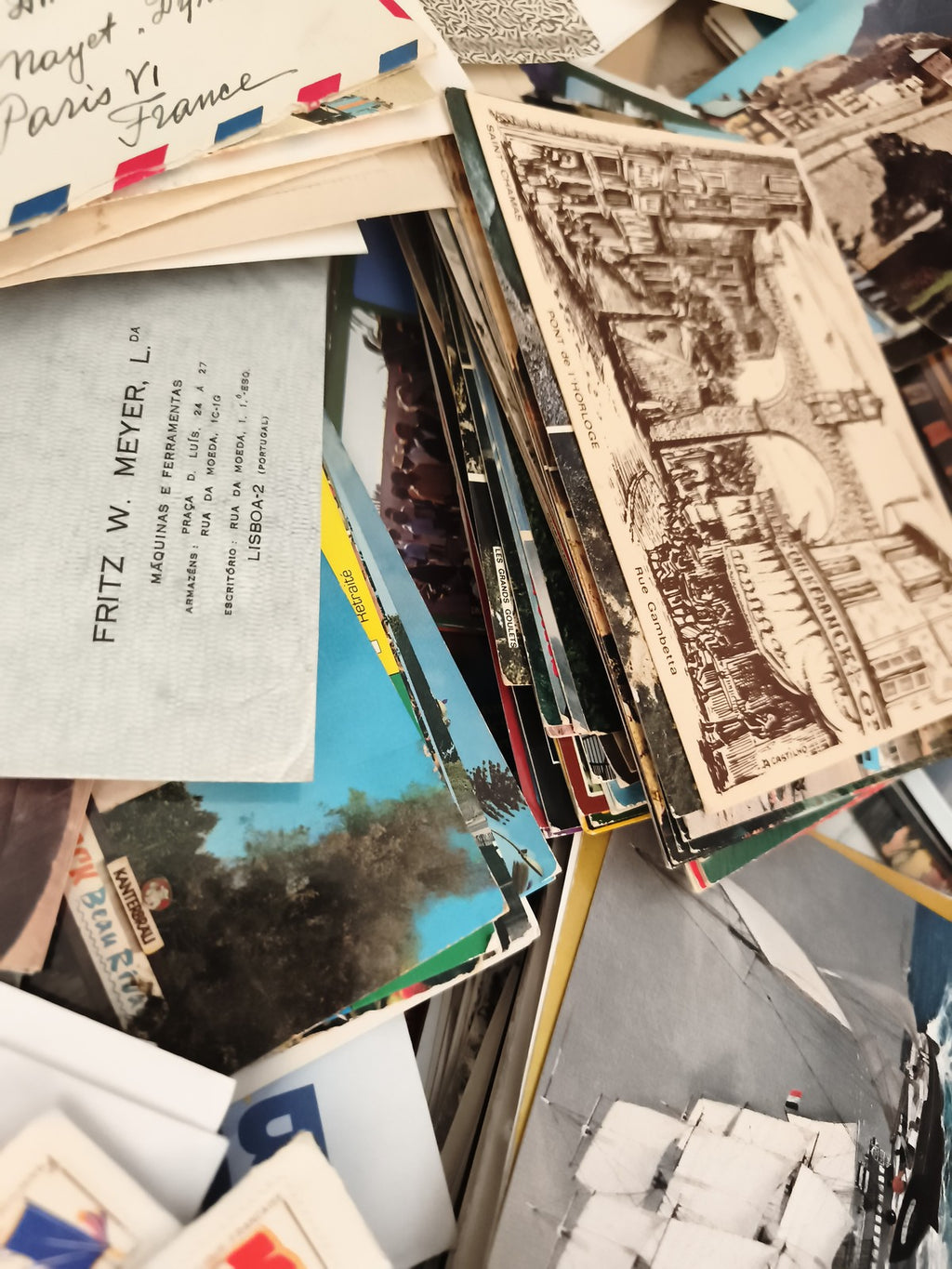 Lot lettres timbrées et cartes postales anciennes à trier philatélie vrac