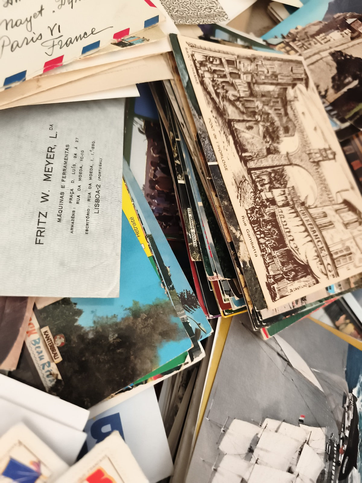 Lot lettres timbrées et cartes postales anciennes à trier philatélie vrac
