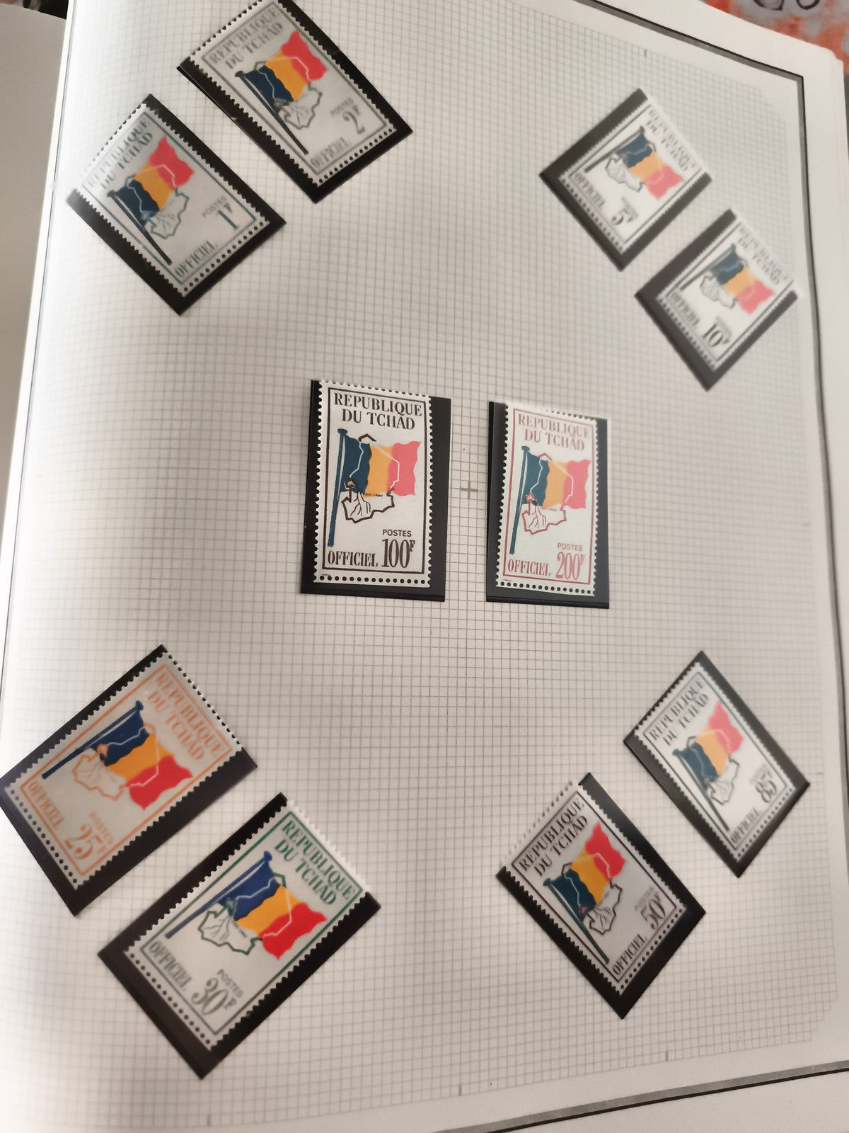 Timbres officiels neufs République du Tchad drapeau carte anciens philatélie