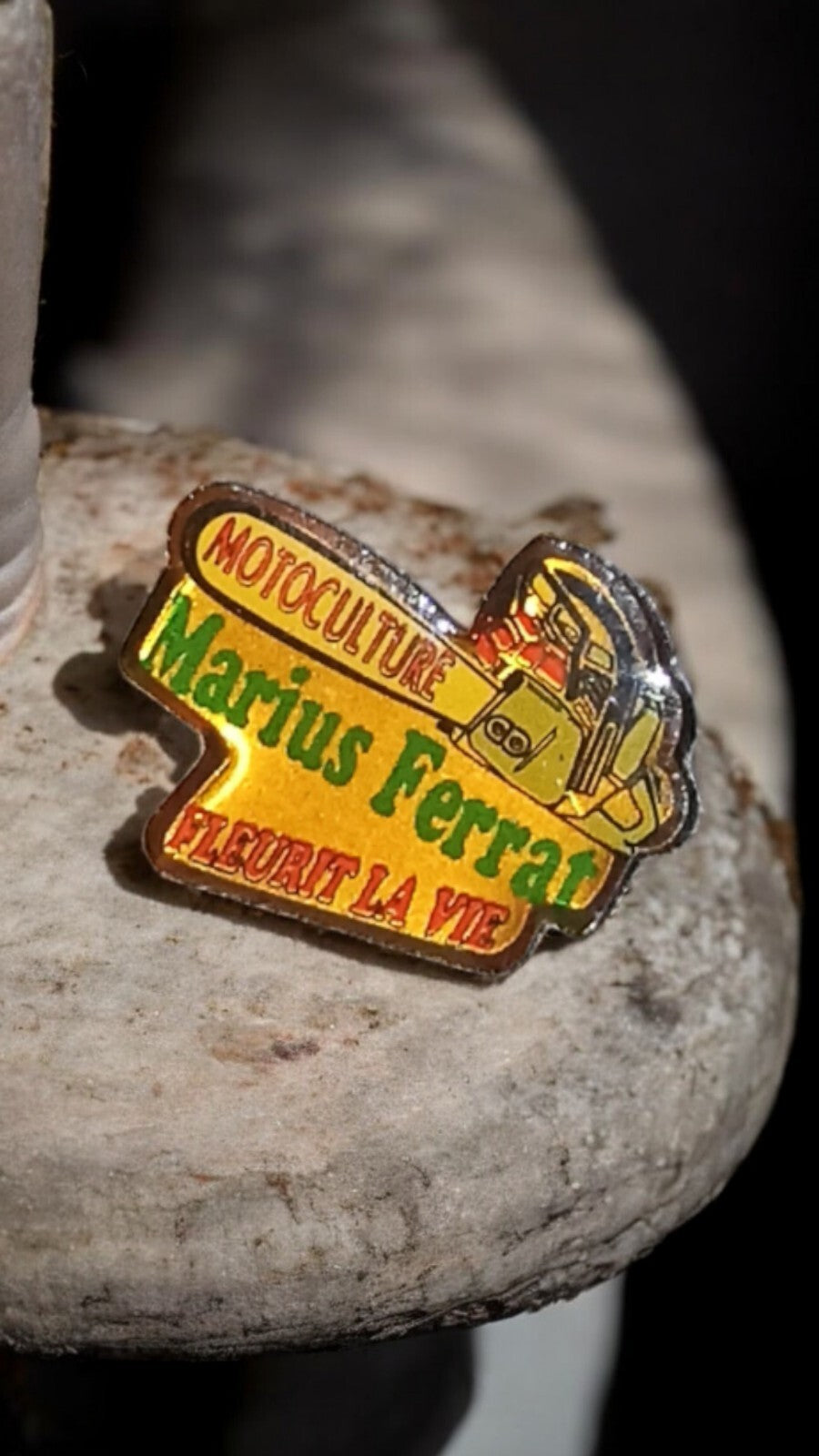 Pin's publicitaire Marius Ferrat vintage, motoculture, émaillé, rare