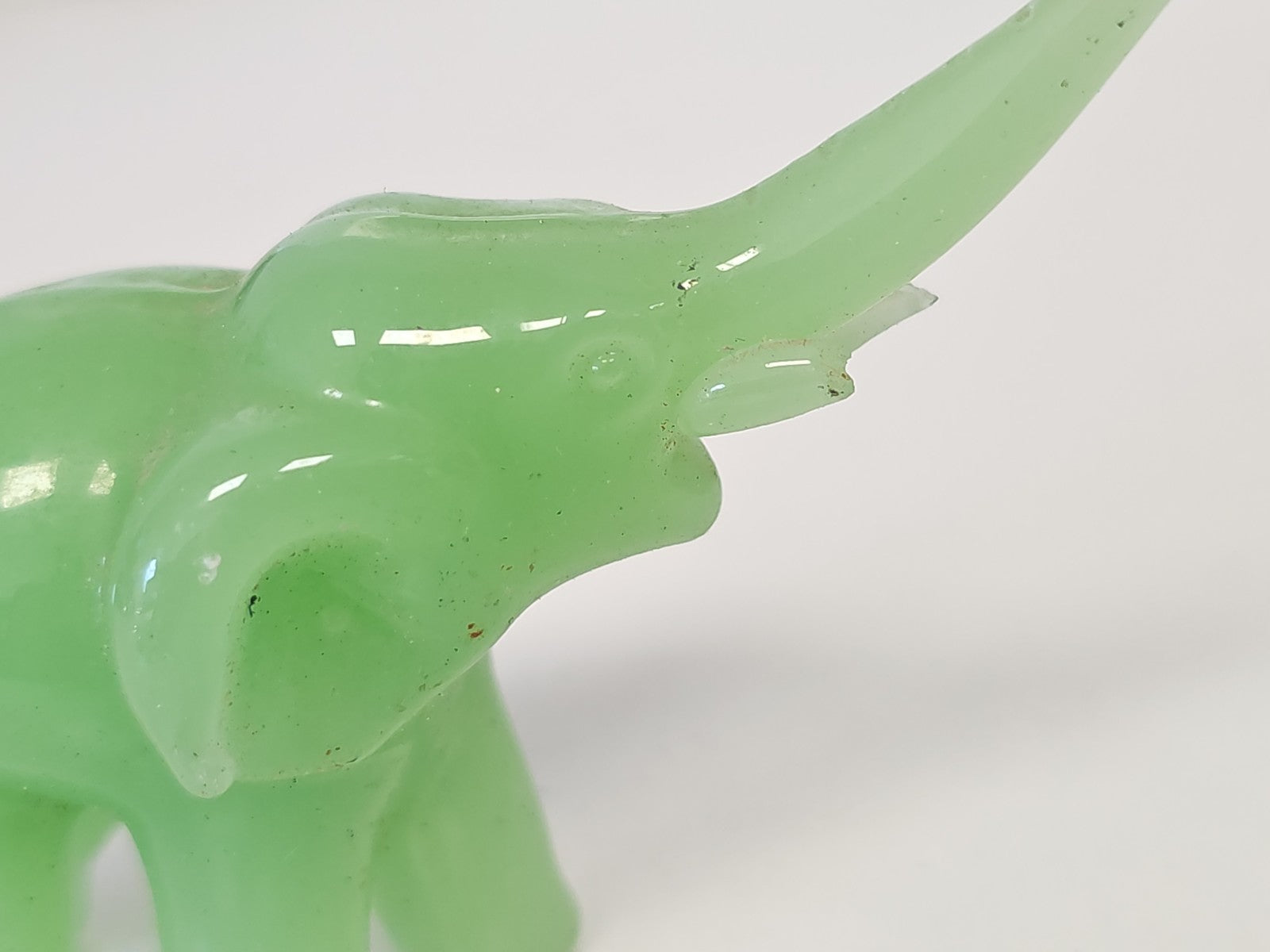 Petite sculpture vintage éléphant en pierre naturelle, objet ancien collection d