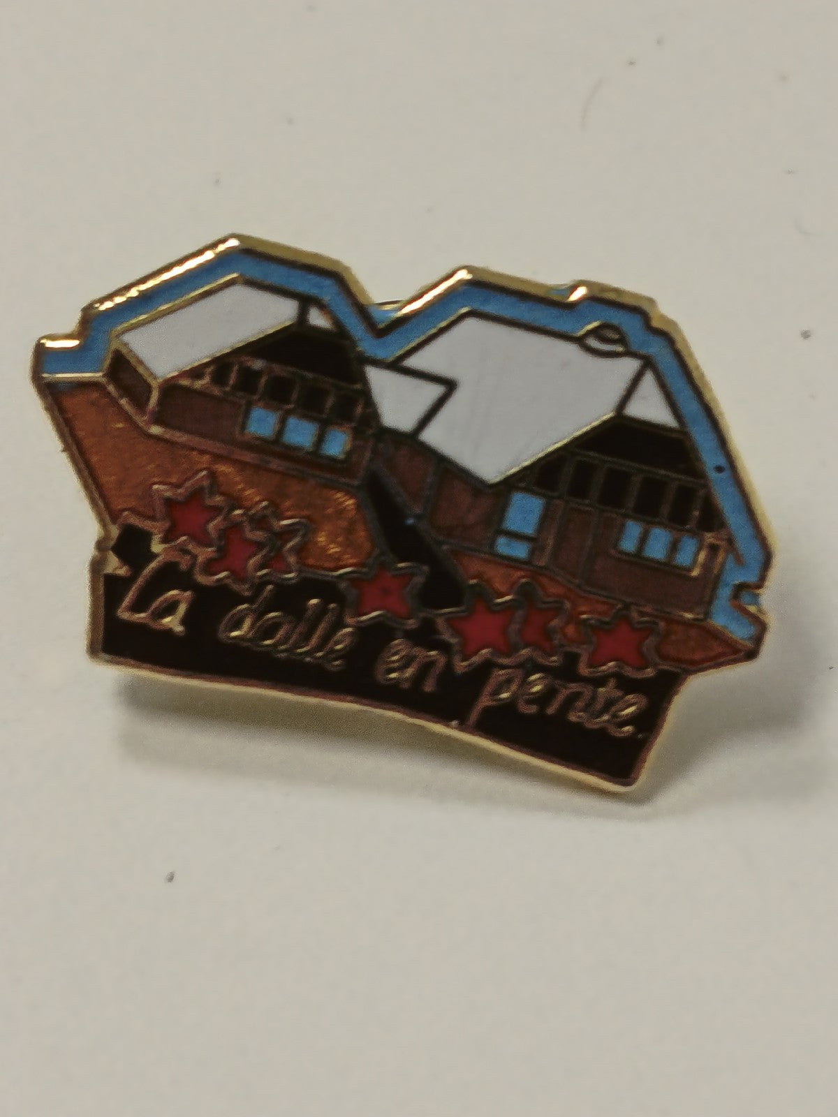 Pin's rétro ancien "La Dalle en Pente" badge vintage collection années 80 90