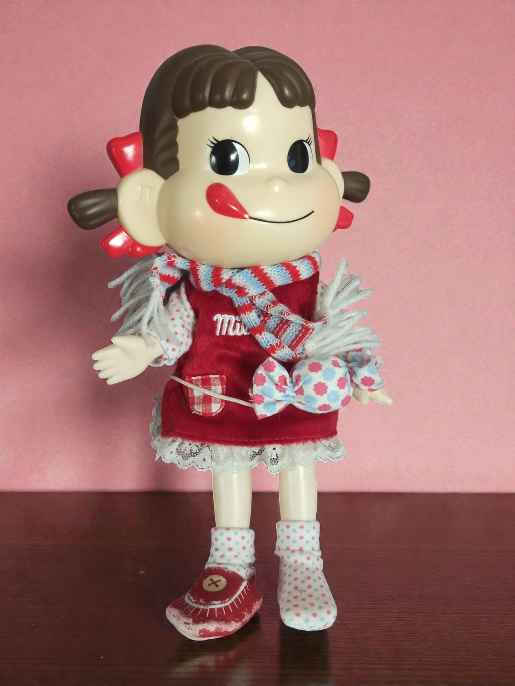 Poupée vintage Peko-Chan Milky vinyle souple robe rouge Japan figurine déco