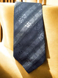 Cravate vintage Soie Marque Soie bleu motifs jacquard rayures élégante