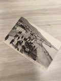 Ancienne carte postale CPA noir et blanc scène de rue animée vintage