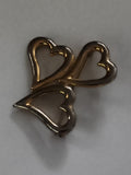 Broche vintage trois cœurs ajourés dorés – bijou rétro pin’s cœur