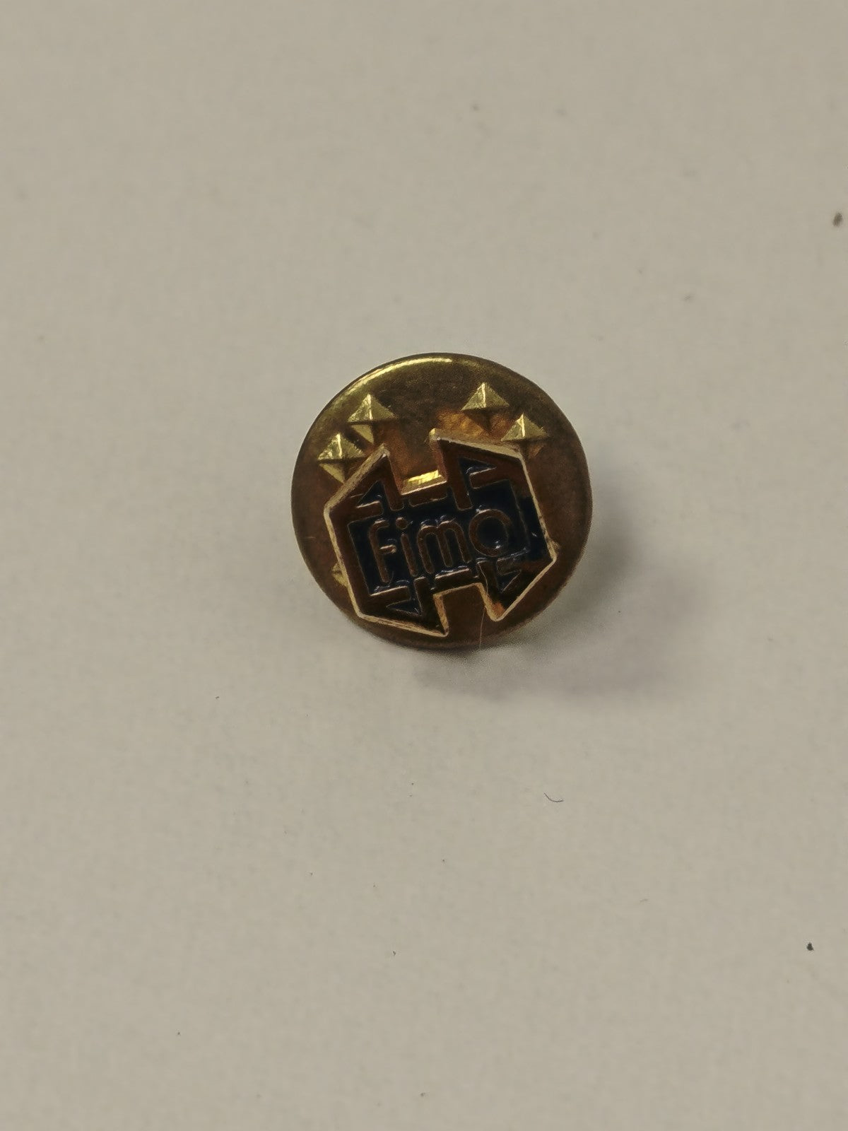 Pin's rétro ancien collection vintage pour amateur d'objets publicitaires origin