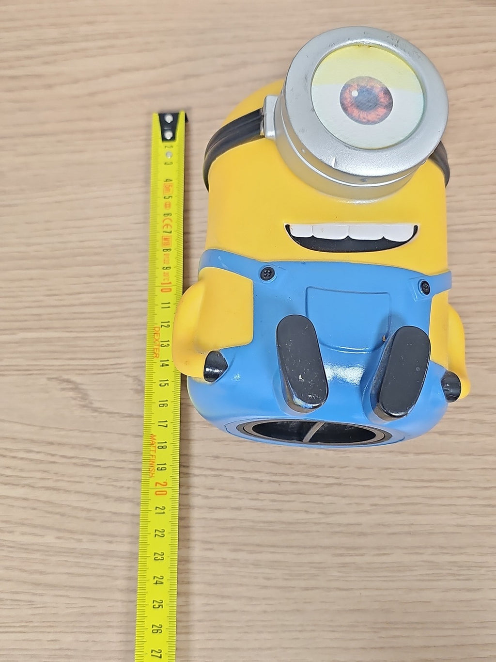 Tirelire Minion jaune bleue à œil unique, figurine déco d’occasion