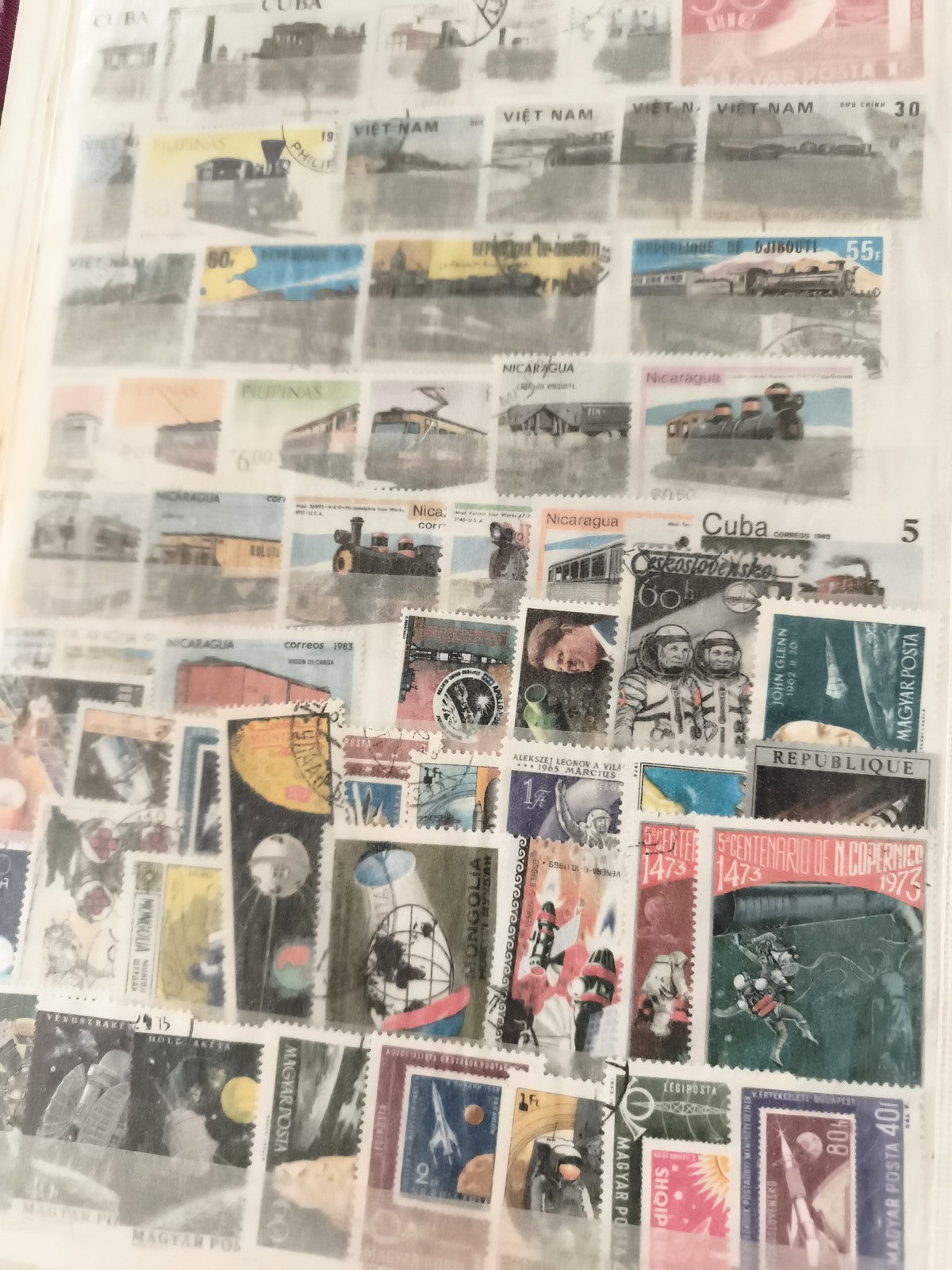 Timbres thématiques trains et conquête spatiale lot pays variés philatélie