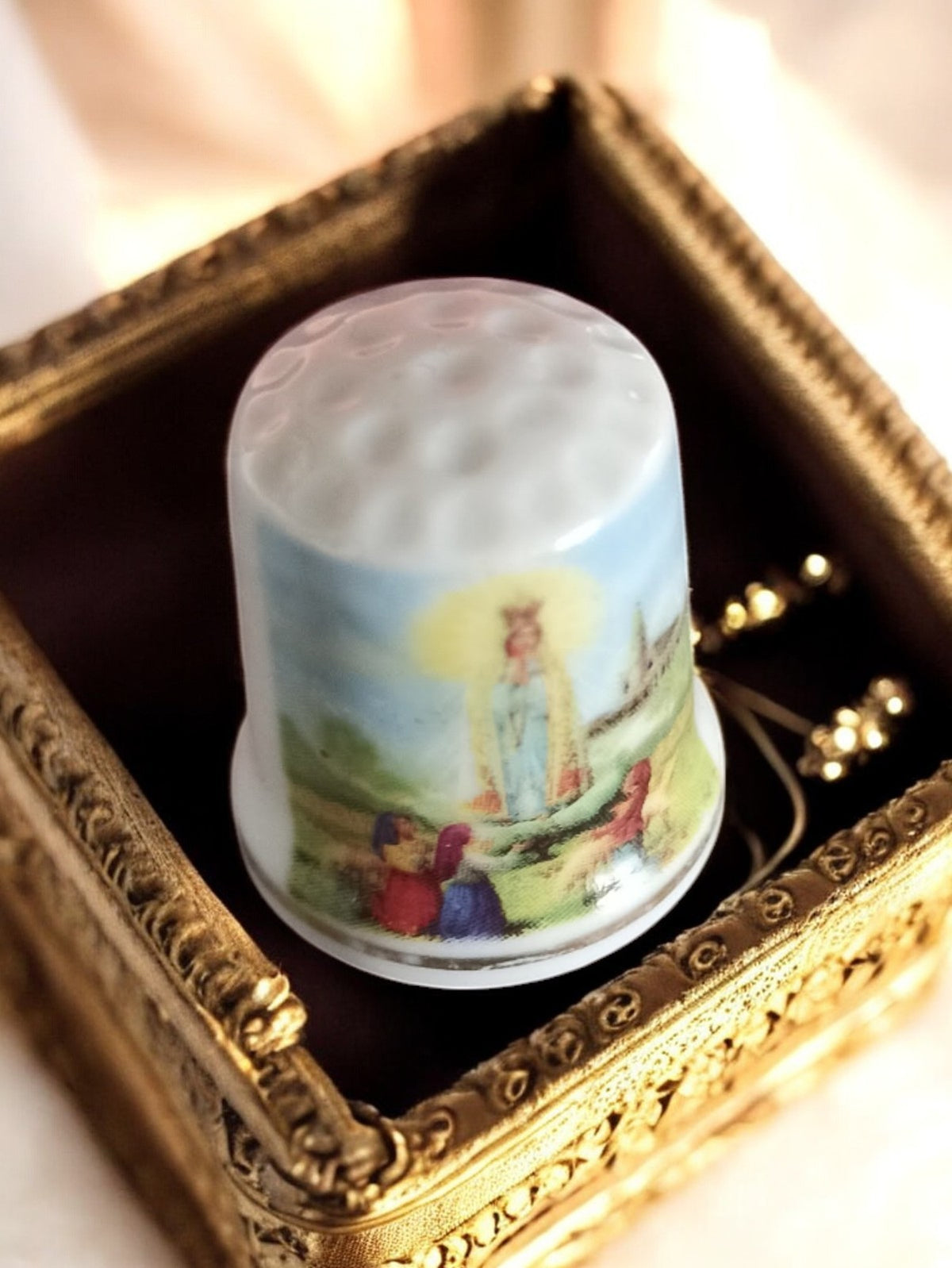 Vintage thimble religious decor old gilded rare collectible case
