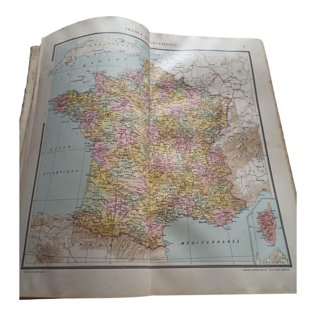 Atlas Universel Quillet relié relief noir France géographie cartographique