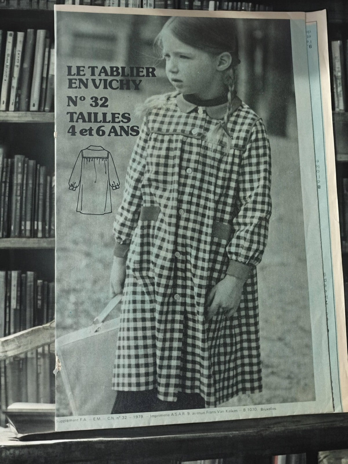 Patron couture vintage tablier enfant vichy 1979 N°32 rétro 4 6 ans ancien