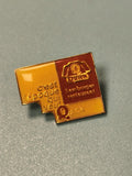 Pin's vintage Quick hamburger restaurant jaune marron, collection fast-food