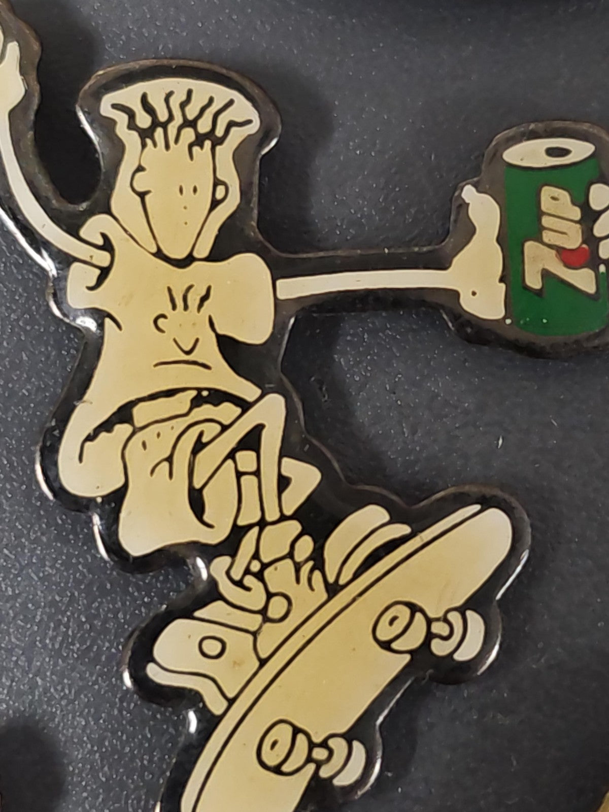 Pin's rétro ancien 7up ? badge publicitaire vintage boisson collection années 90
