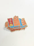 Pin badge McDonald's Chine motif bateau, broche originale McDo thème maritime