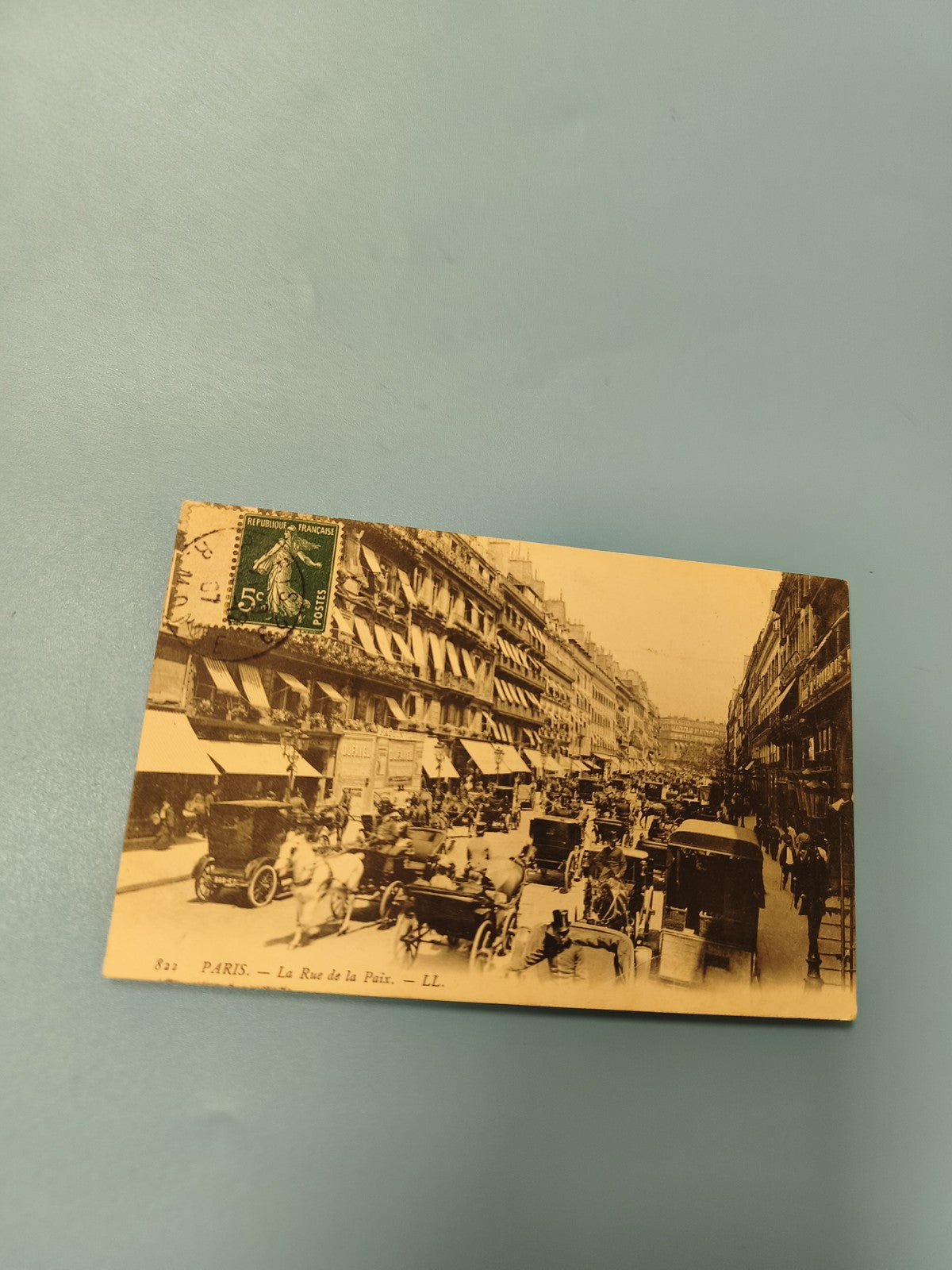 Ancienne carte postale animée Paris Rue de la Paix attelages timbre vintage