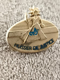 Pin's ancien Huissier de Justice AMJ doré, insigne vintage, badge métier
